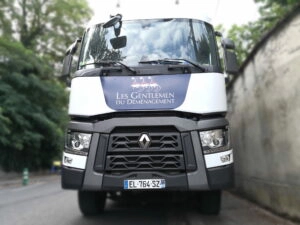 Grand camion de déménagement Gentlemen du déménagement